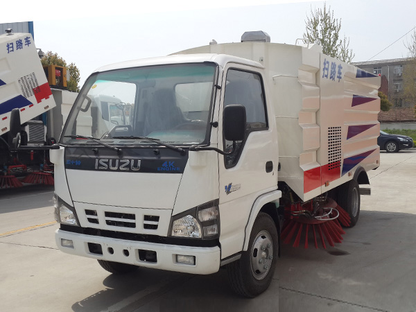 五十鈴掃路車（1.5方水罐，4方塵罐）