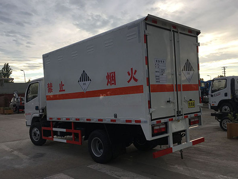 多利卡4.1米（藍(lán)牌）雜項(xiàng)危險品廂式車