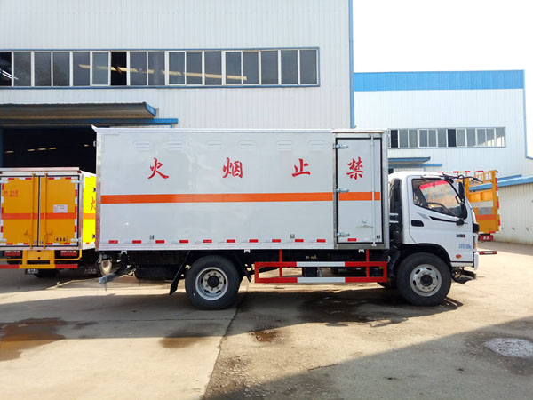 福田5.1米（6.9噸）雜項(xiàng)危險品廂式車