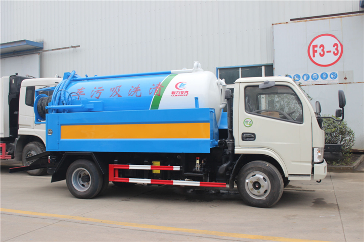 東風(fēng)小多利卡吸污車(chē)